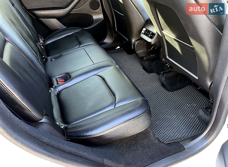 Внедорожник / Кроссовер Tesla Model Y 2023 в Луцке