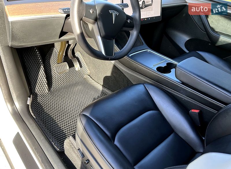 Внедорожник / Кроссовер Tesla Model Y 2023 в Луцке