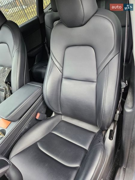 Позашляховик / Кросовер Tesla Model Y 2023 в Кривому Розі