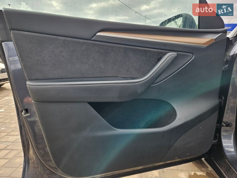 Позашляховик / Кросовер Tesla Model Y 2023 в Кривому Розі