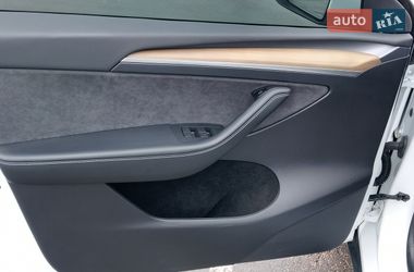 Внедорожник / Кроссовер Tesla Model Y 2023 в Киеве