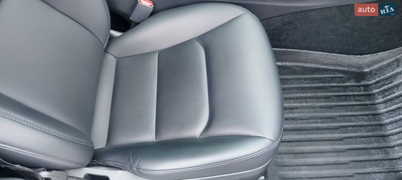 Внедорожник / Кроссовер Tesla Model Y 2023 в Киеве