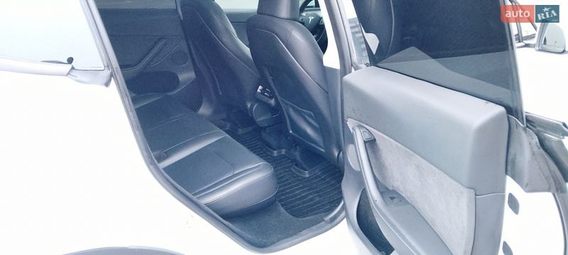 Внедорожник / Кроссовер Tesla Model Y 2023 в Киеве