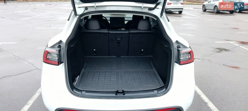 Внедорожник / Кроссовер Tesla Model Y 2023 в Киеве