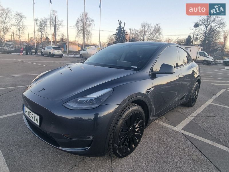 Tesla Model Y 2024