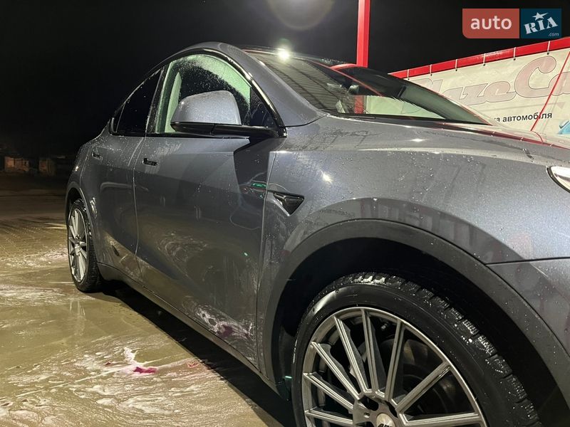 Внедорожник / Кроссовер Tesla Model Y 2023 в Черновцах