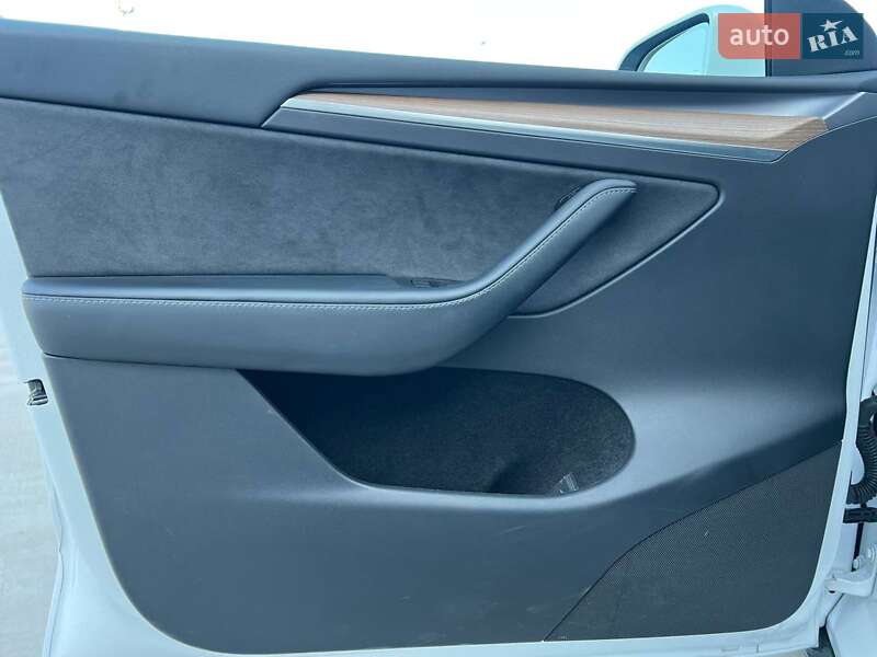 Позашляховик / Кросовер Tesla Model Y 2023 в Львові