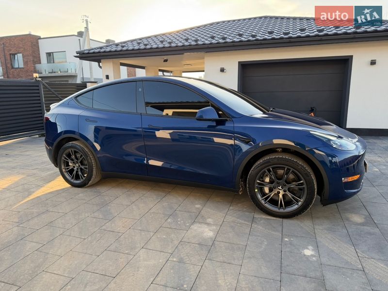 Внедорожник / Кроссовер Tesla Model Y 2024 в Ивано-Франковске