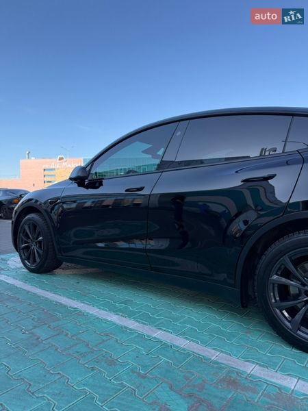 Внедорожник / Кроссовер Tesla Model Y 2023 в Киеве