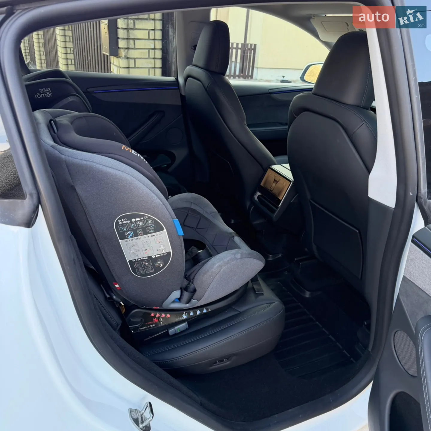 2025 Tesla Model Y - мініатюра 17
