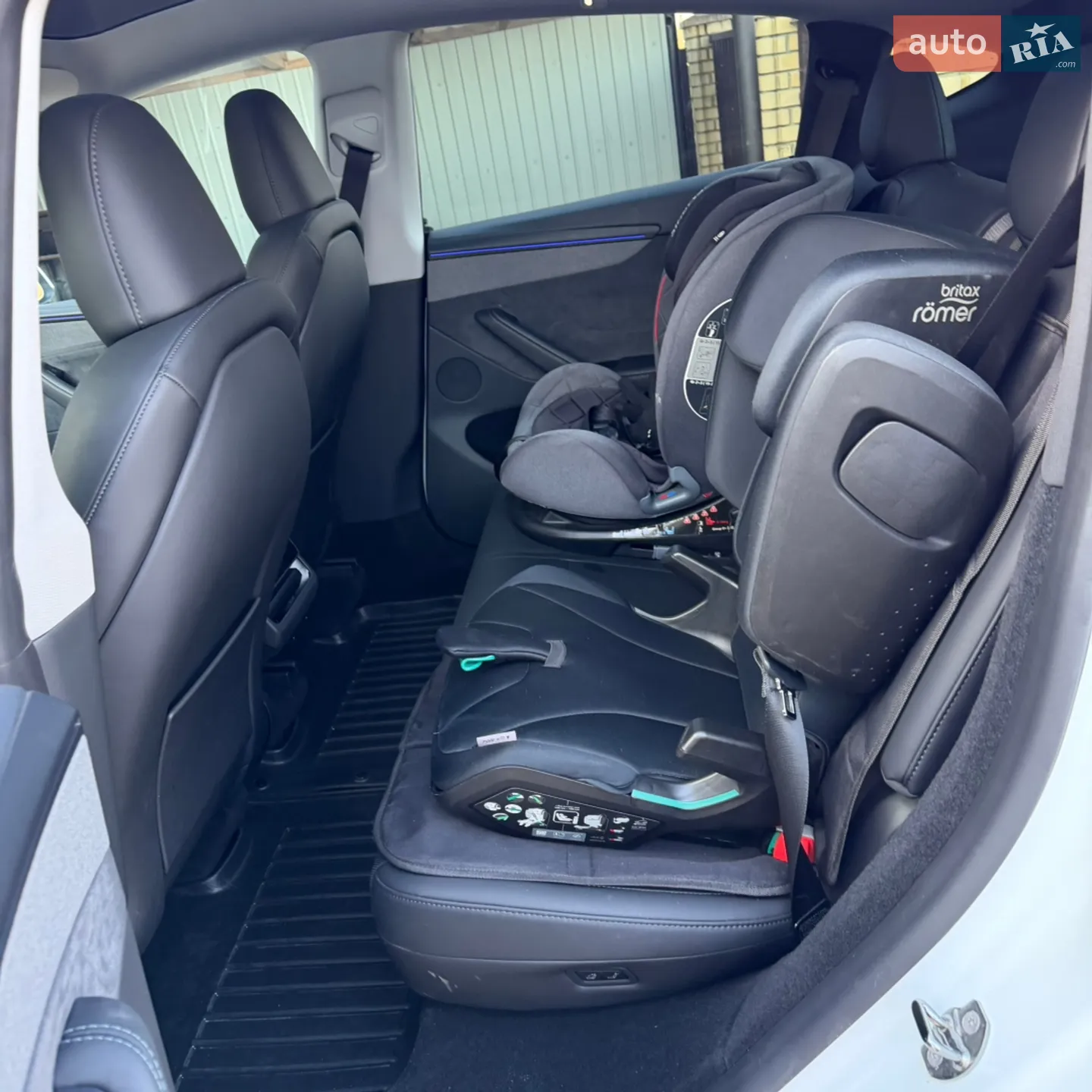 2025 Tesla Model Y - мініатюра 20