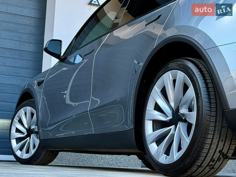 Внедорожник / Кроссовер Tesla Model Y 2025 в Дрогобыче