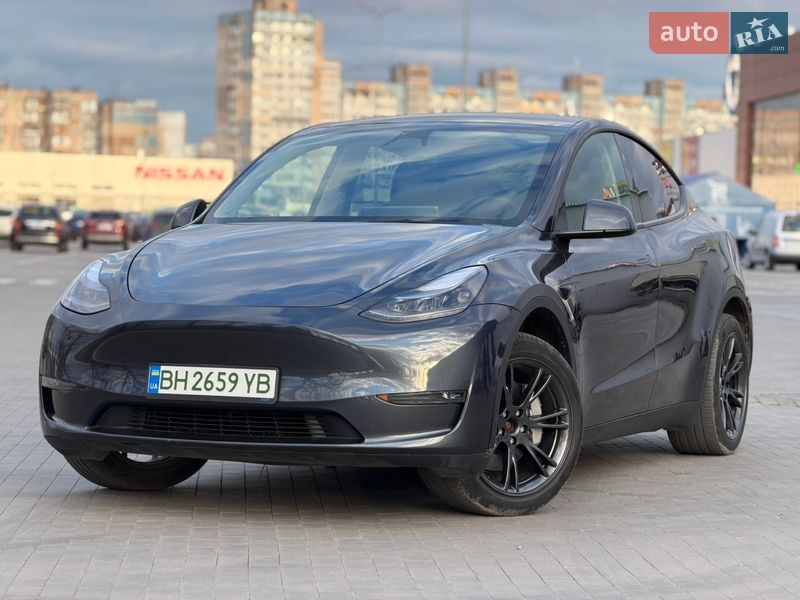 Tesla Model Y 2024