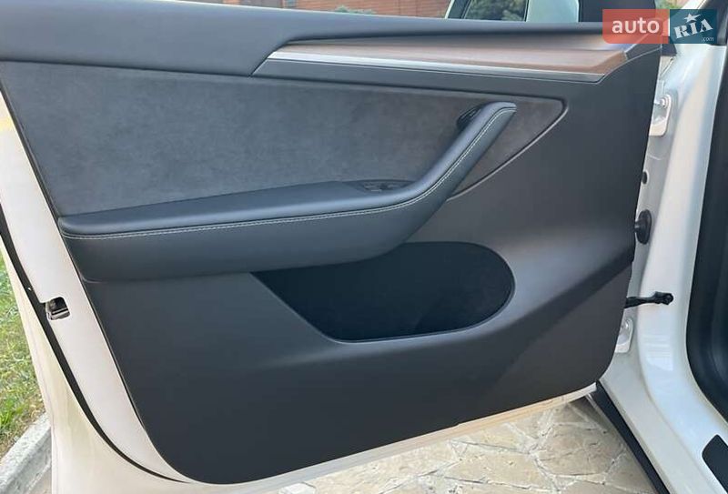 Позашляховик / Кросовер Tesla Model Y 2023 в Івано-Франківську фото 9 Позашляховик / Кросовер Tesla Model Y 2023 в Івано-Франківську