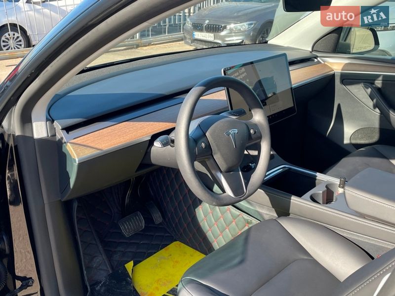 Внедорожник / Кроссовер Tesla Model Y 2024 в Киеве