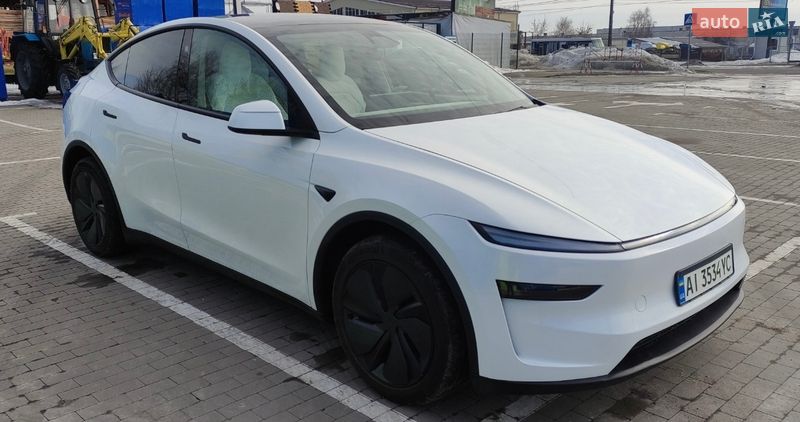 Tesla Model Y 2025