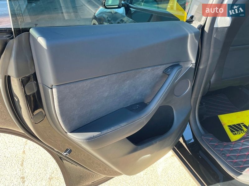 Внедорожник / Кроссовер Tesla Model Y 2024 в Киеве