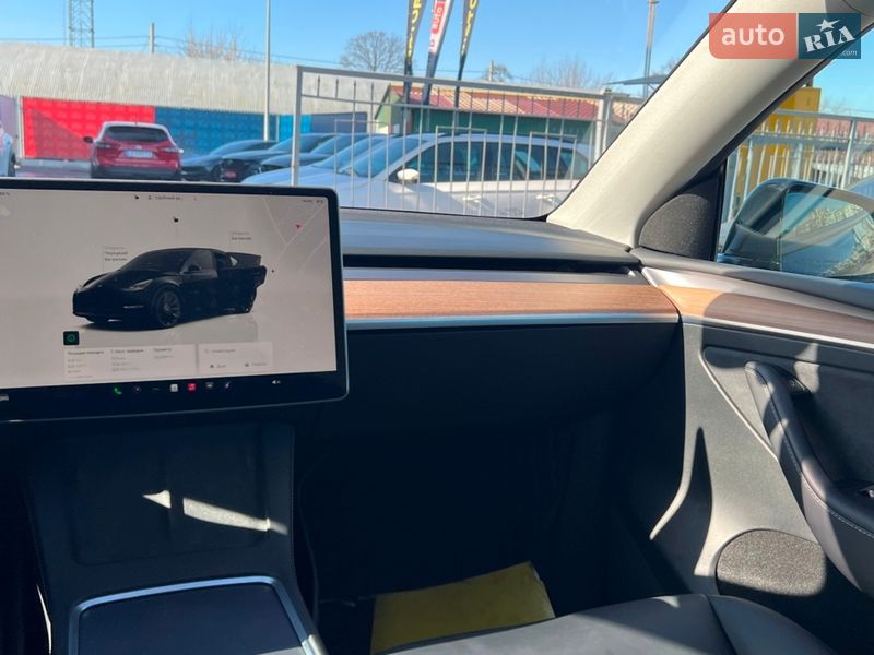 Внедорожник / Кроссовер Tesla Model Y 2024 в Киеве