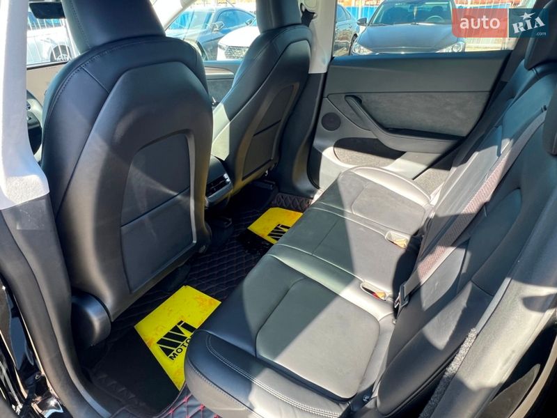 Внедорожник / Кроссовер Tesla Model Y 2024 в Киеве