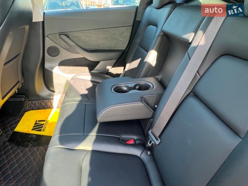 Внедорожник / Кроссовер Tesla Model Y 2024 в Киеве