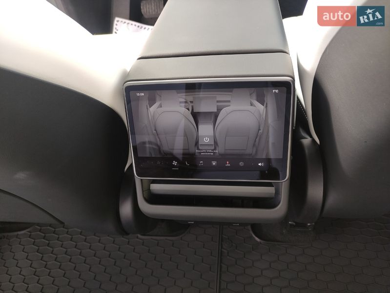 Позашляховик / Кросовер Tesla Model Y 2025 в Білій Церкві