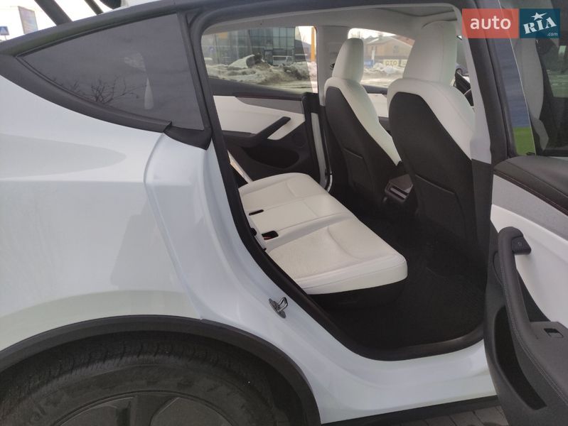 Позашляховик / Кросовер Tesla Model Y 2025 в Білій Церкві