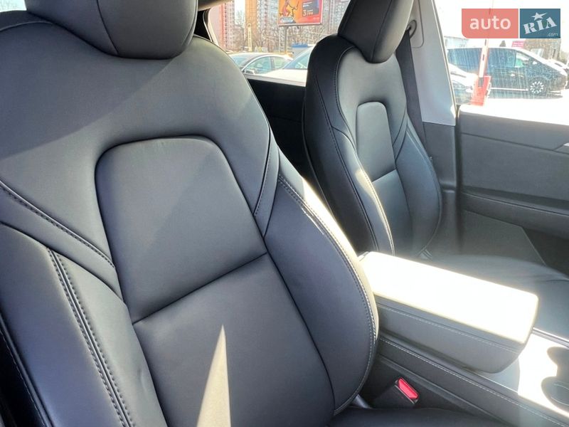 Внедорожник / Кроссовер Tesla Model Y 2024 в Киеве