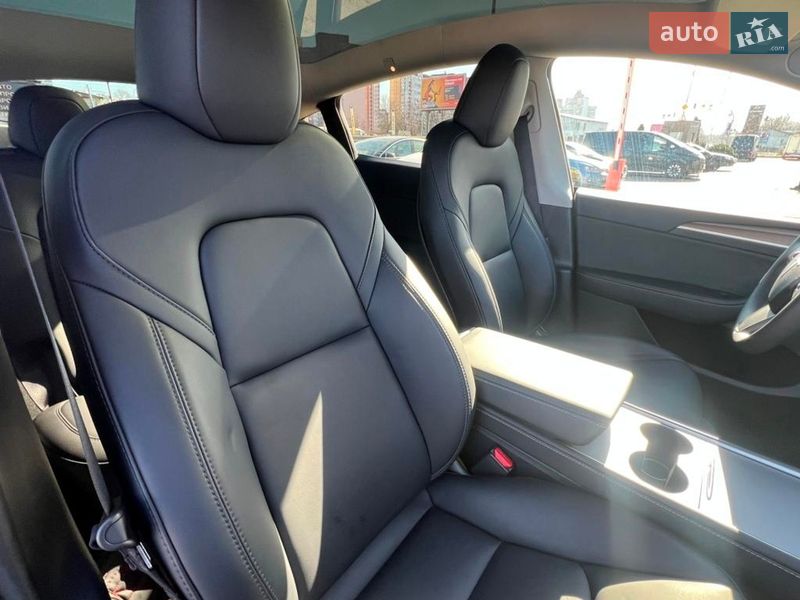 Внедорожник / Кроссовер Tesla Model Y 2024 в Киеве