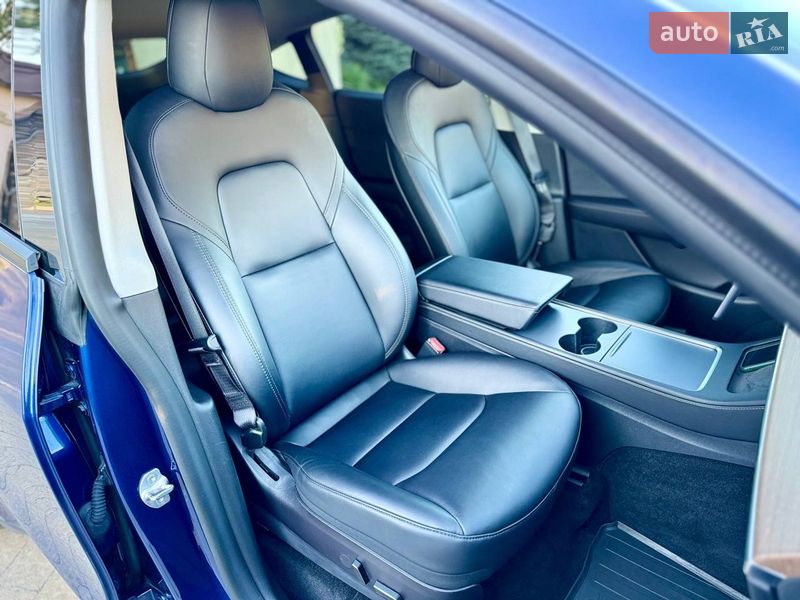 Позашляховик / Кросовер Tesla Model Y 2021 в Львові