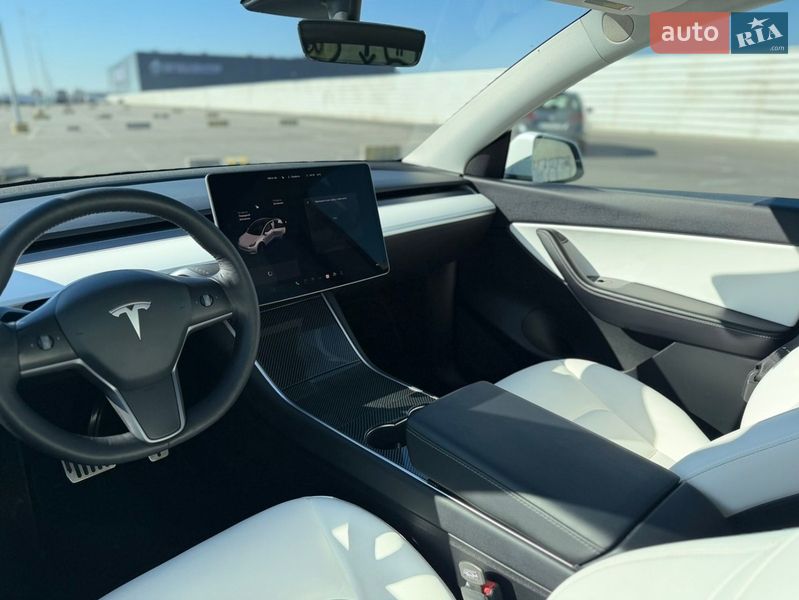 Позашляховик / Кросовер Tesla Model Y 2021 в Львові
