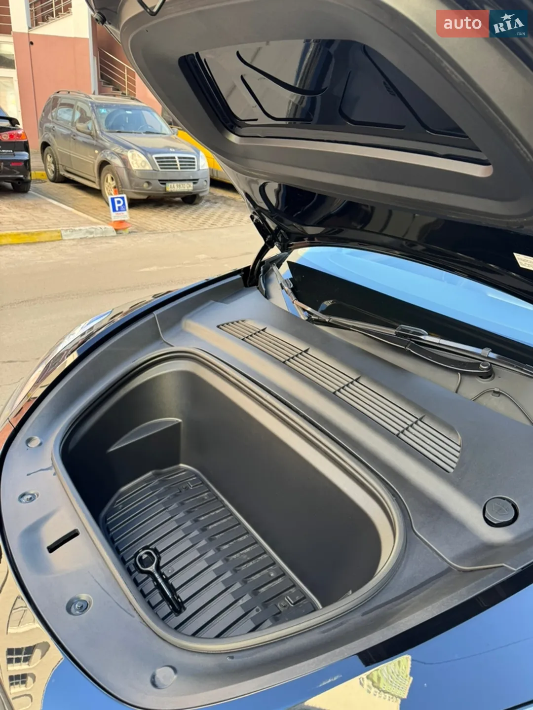 2025 Tesla Model Y - мініатюра 17