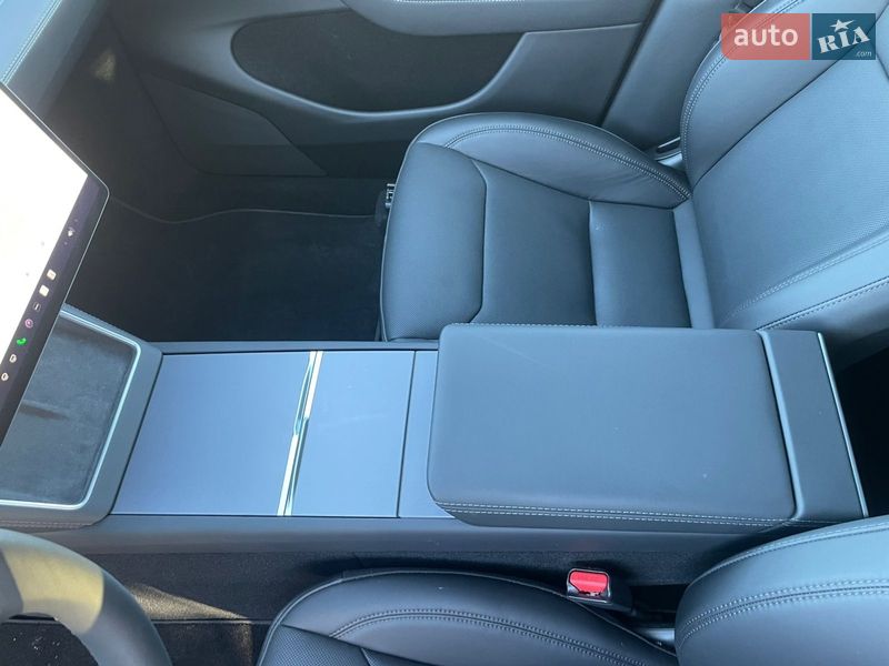 Внедорожник / Кроссовер Tesla Model Y 2025 в Ровно