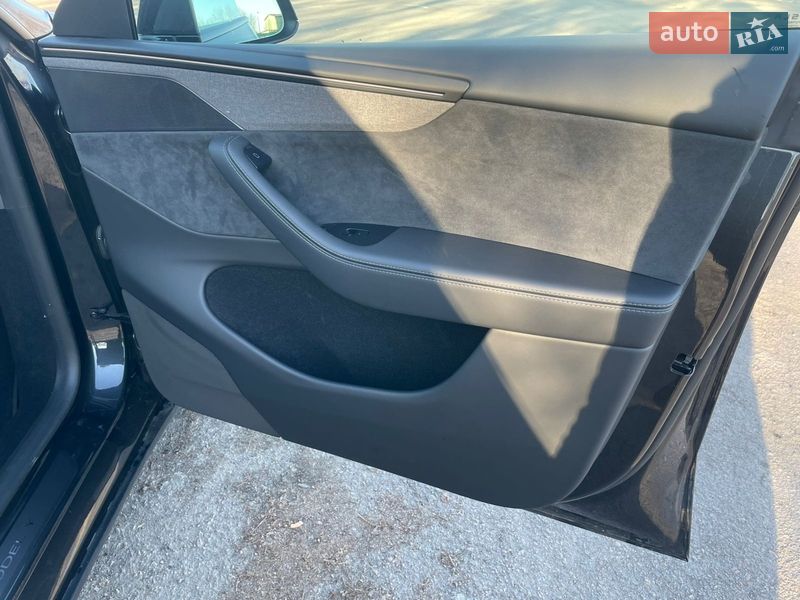 Внедорожник / Кроссовер Tesla Model Y 2025 в Ровно