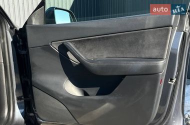 Позашляховик / Кросовер Tesla Model Y 2021 в Львові