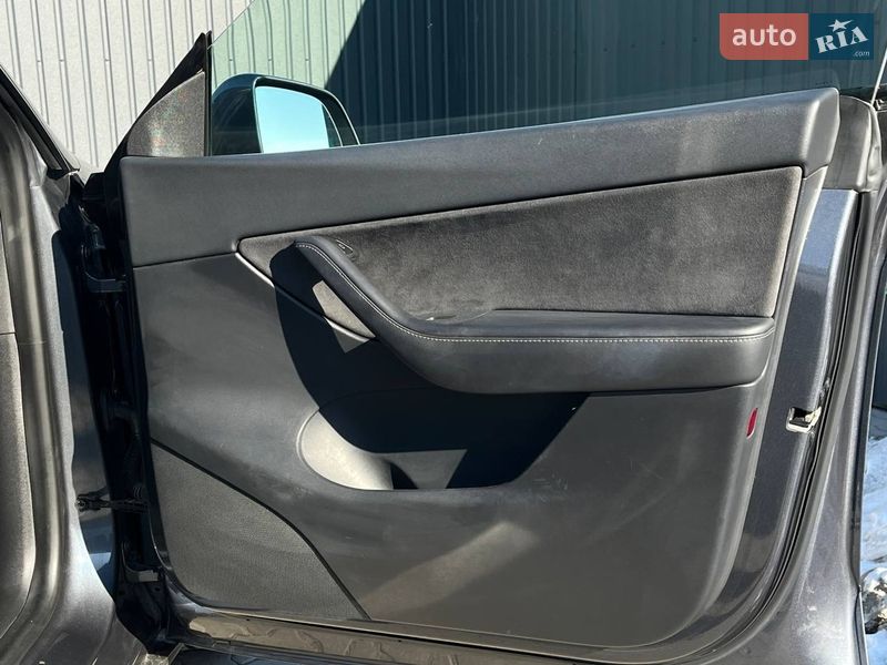 Внедорожник / Кроссовер Tesla Model Y 2021 в Львове