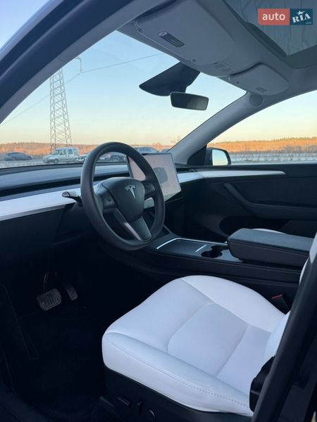 Внедорожник / Кроссовер Tesla Model Y 2024 в Киеве