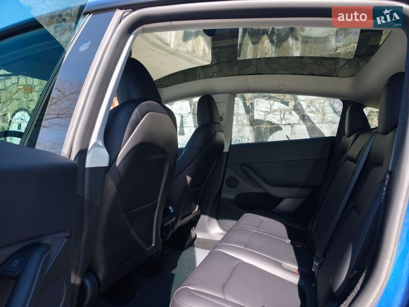 Позашляховик / Кросовер Tesla Model Y 2024 в Дніпрі