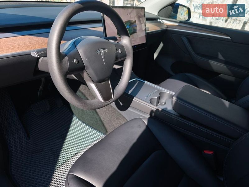 Позашляховик / Кросовер Tesla Model Y 2024 в Дніпрі