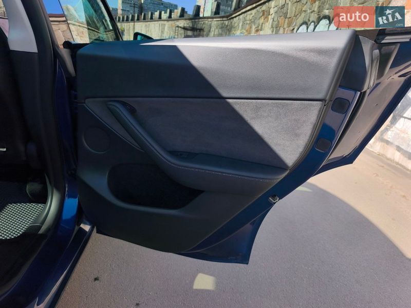 Позашляховик / Кросовер Tesla Model Y 2024 в Дніпрі