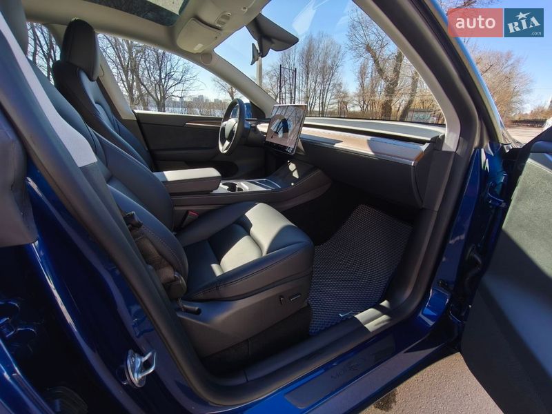 Позашляховик / Кросовер Tesla Model Y 2024 в Дніпрі