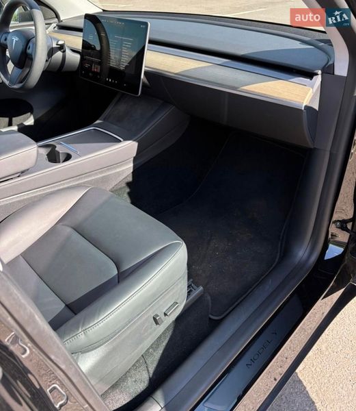 Внедорожник / Кроссовер Tesla Model Y 2022 в Ровно