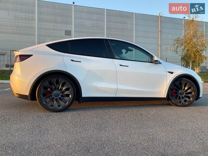 Позашляховик / Кросовер Tesla Model Y 2022 в Рівному фото 7 Позашляховик / Кросовер Tesla Model Y 2022 в Рівному