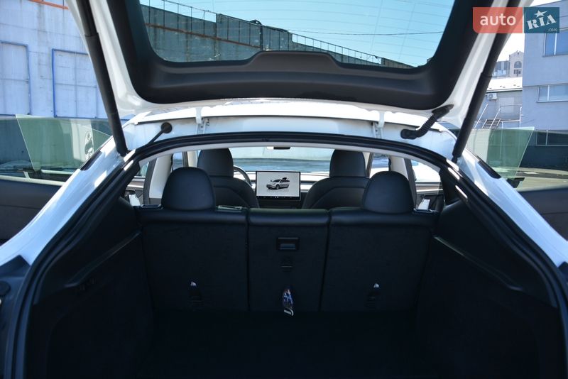 Позашляховик / Кросовер Tesla Model Y 2022 в Києві