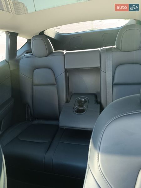 Внедорожник / Кроссовер Tesla Model Y 2022 в Киеве