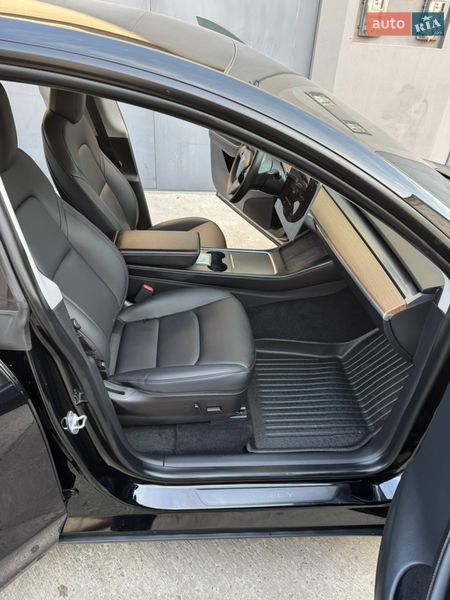 Внедорожник / Кроссовер Tesla Model Y 2022 в Ровно