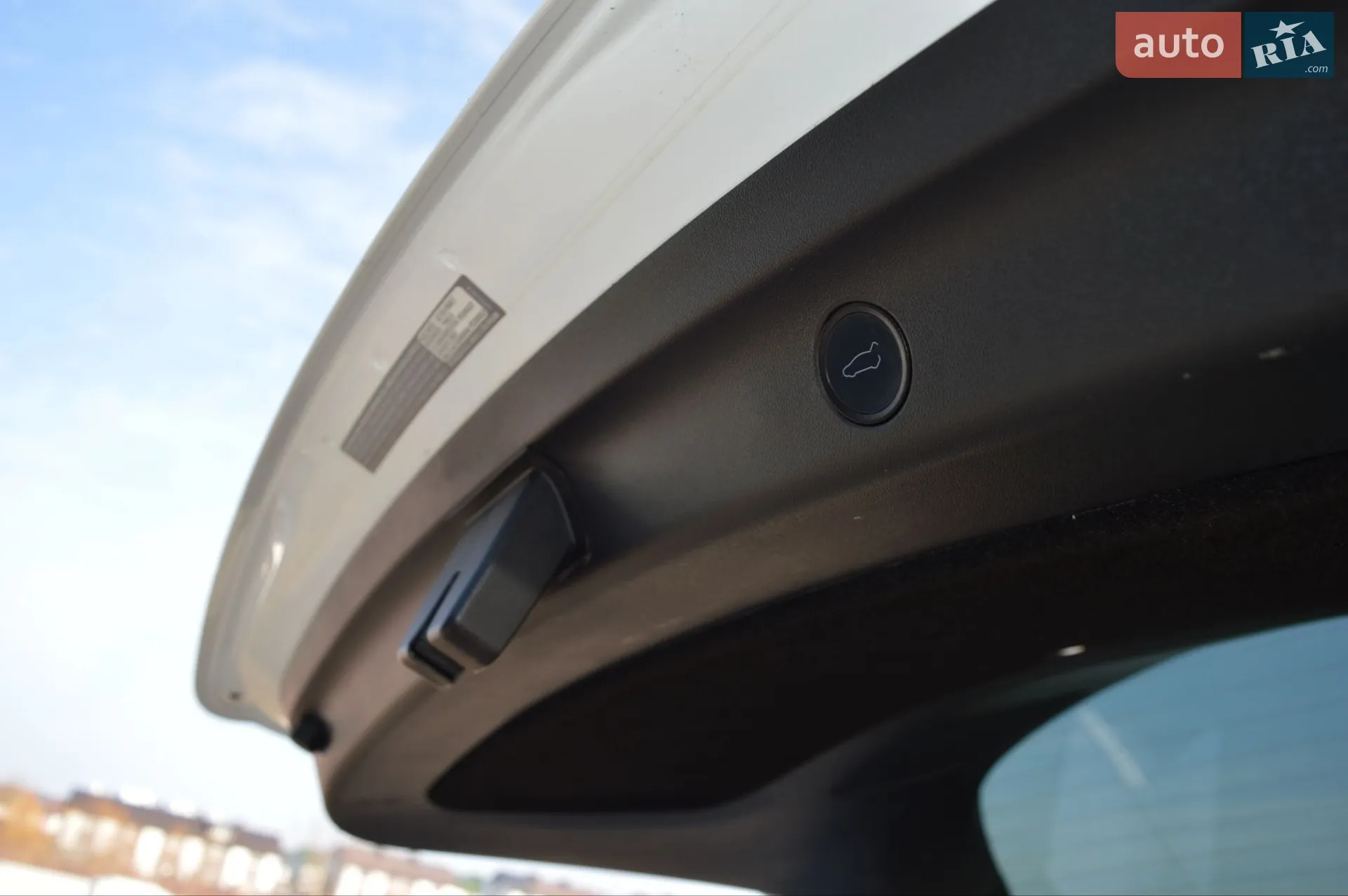 2020 Tesla Model Y - мініатюра 32