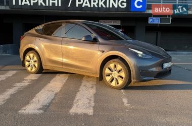 Внедорожник / Кроссовер Tesla Model Y 2021 в Киеве