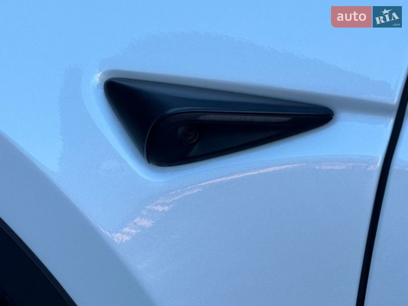 Внедорожник / Кроссовер Tesla Model Y 2024 в Киеве