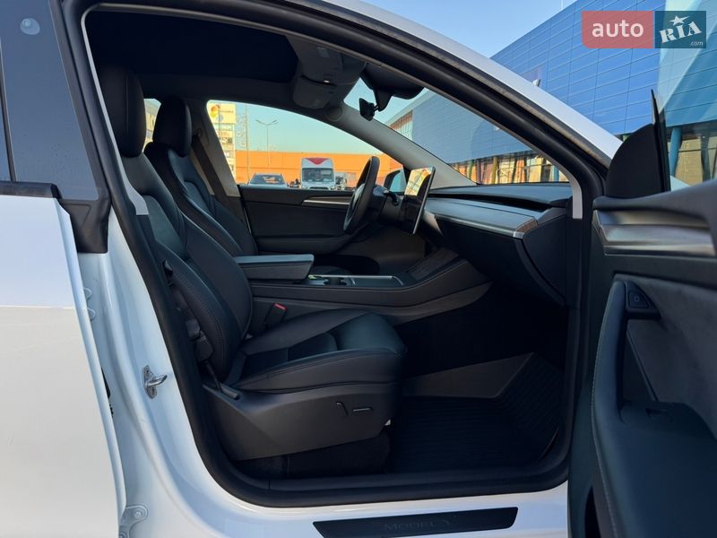 Внедорожник / Кроссовер Tesla Model Y 2024 в Киеве