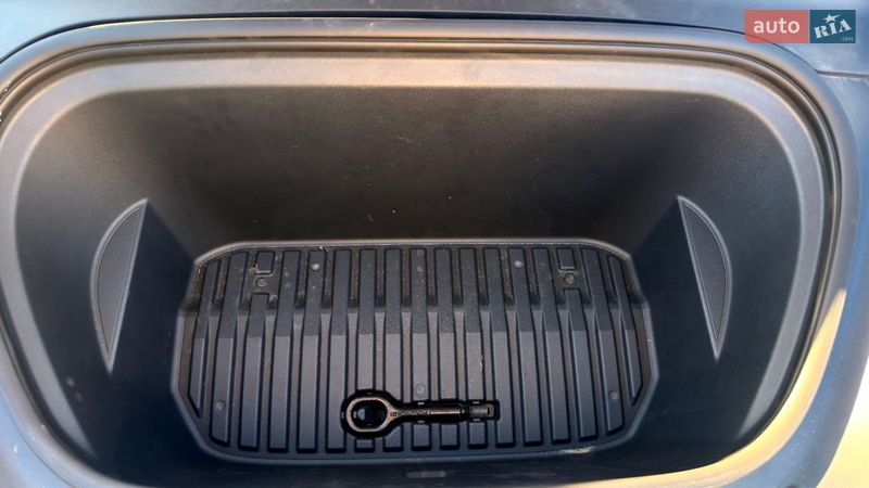 Позашляховик / Кросовер Tesla Model Y 2020 в Києві фото 24 Позашляховик / Кросовер Tesla Model Y 2020 в Києві